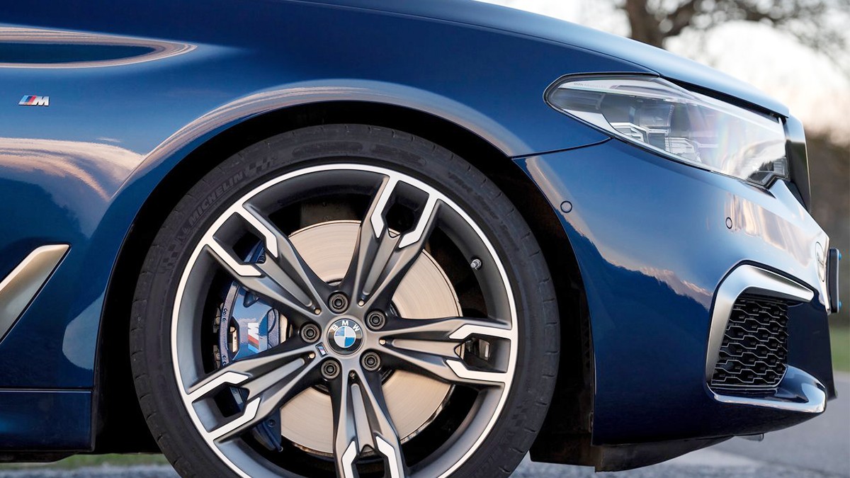BMW M550i xDrive 